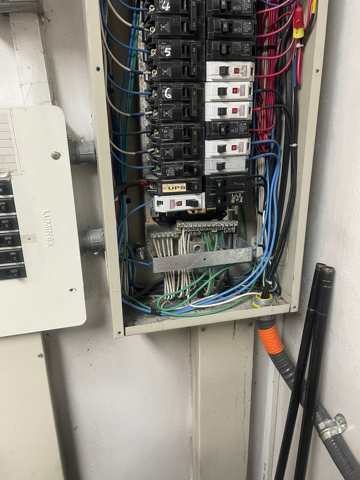 Eléctrico y Redes 4
